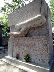 Kisses on Oscar Wilde's Grave